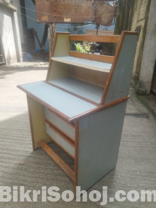 খুব ভালো মজবুত পড়ার টেবিল ও ওয়ার্ড্রব ডয়ার।
